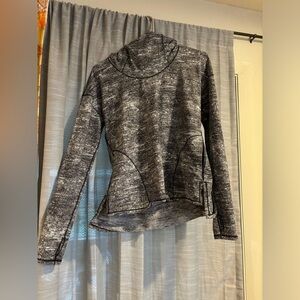 Lululemon pull over hoodie size 6 black and white